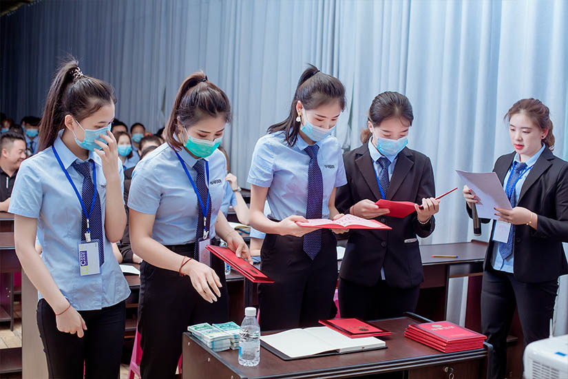 腾龙厅客服中心 专业服务团队 在线支持